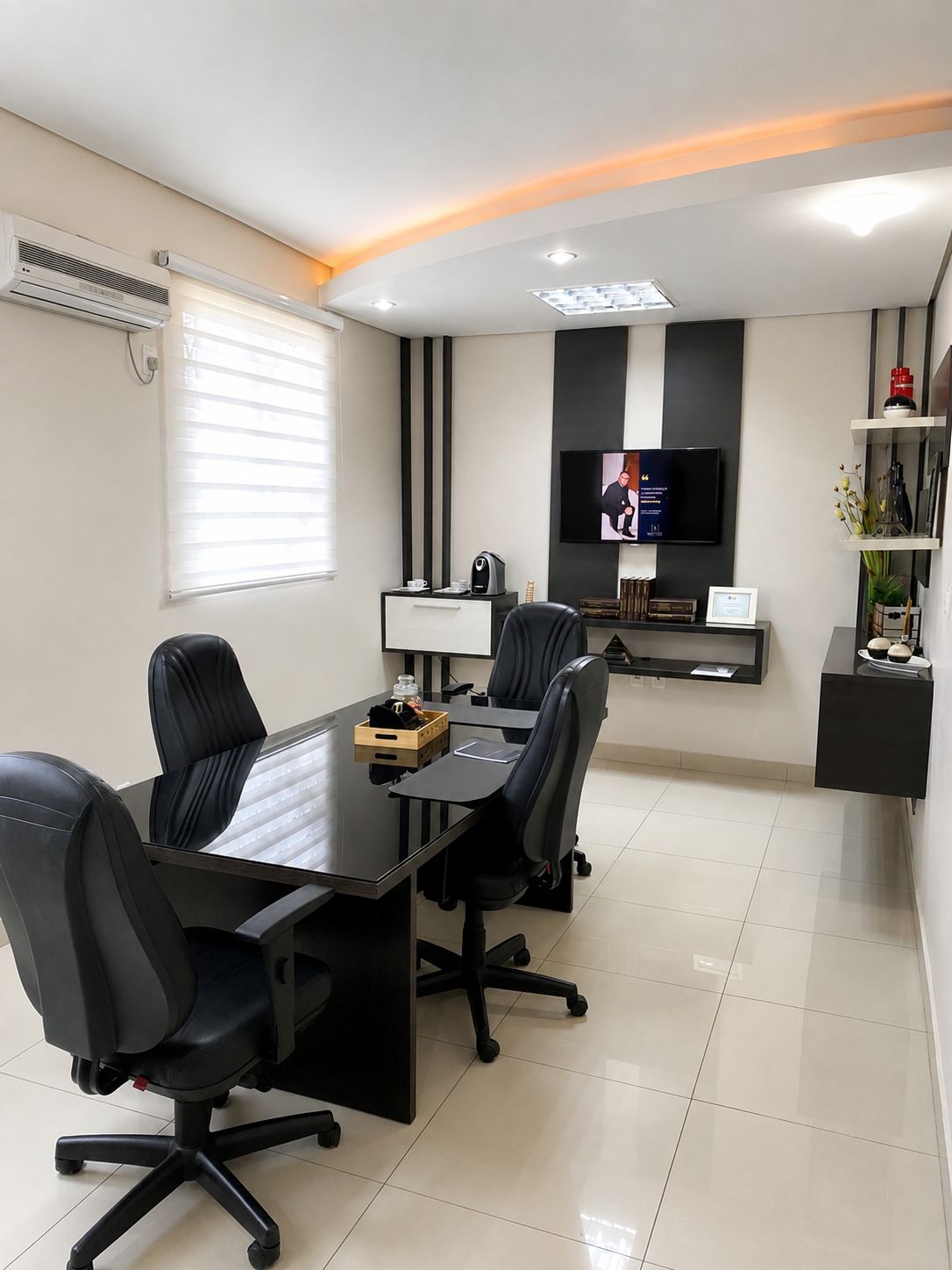 Sala de reunião do escritório Lorenzoni Advogados Associados